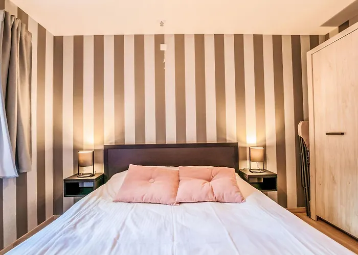 Daire Amuzee With Parking & Lateral Sea View By Interhome